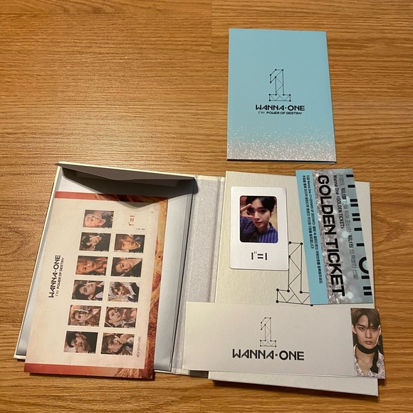 WANNA ONE [1¹¹=1 POWER OF DESTINY] 1st Album ADVENTURE VERSION - Picture 2 of 3